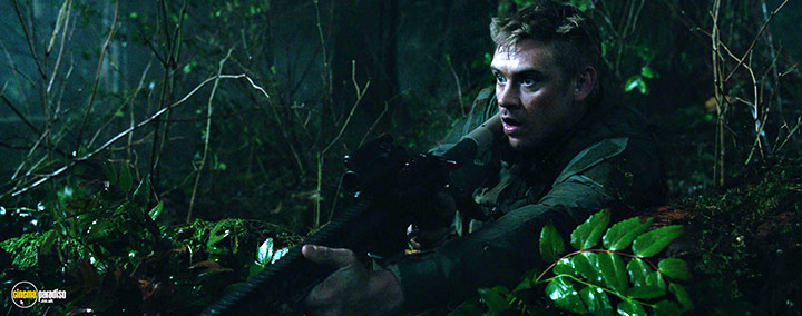 A still #14 from The Predator (2018)
