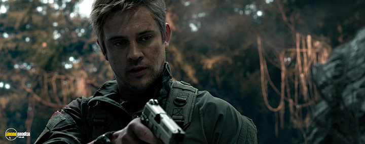 A still #11 from The Predator (2018)