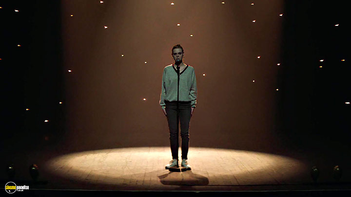 A still #22 from Teen Spirit (2018)