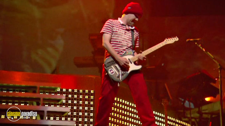 A still #4 from Gwen Stefani: Harajuku Lovers: Live (2006)