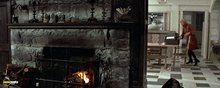 A still #7 from Images (1972)