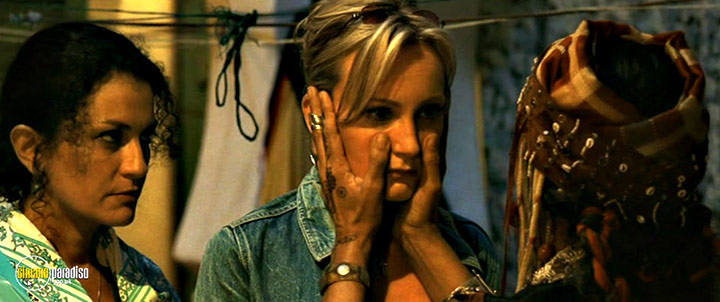 A still #28 from And Now Ladies and Gentlemen (2002)