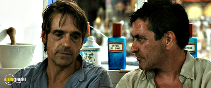 A still #22 from And Now Ladies and Gentlemen (2002)