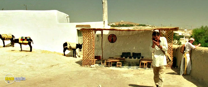 A still #17 from And Now Ladies and Gentlemen (2002)