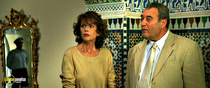 A still #16 from And Now Ladies and Gentlemen (2002)