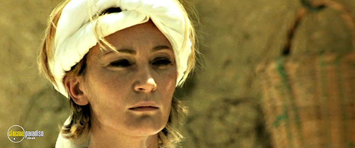 A still #12 from And Now Ladies and Gentlemen (2002)