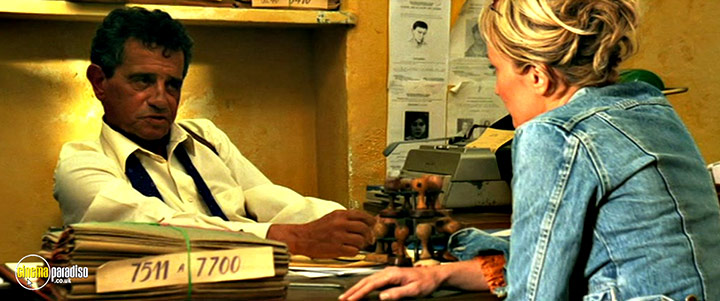 A still #15 from And Now Ladies and Gentlemen (2002)