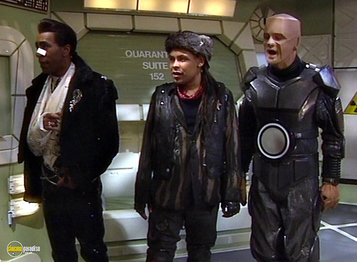 A still #21 from Red Dwarf: Series 5 (1992)