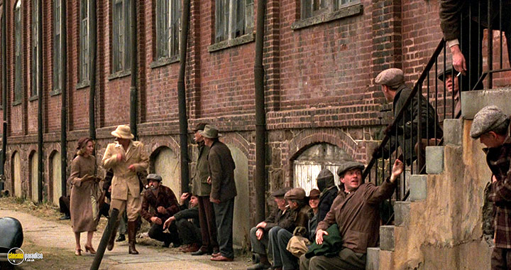 A still #12 from The Purple Rose of Cairo (1985)
