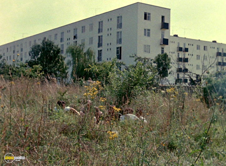A still #5 from British Sounds / A Film Like Any Other (1970)