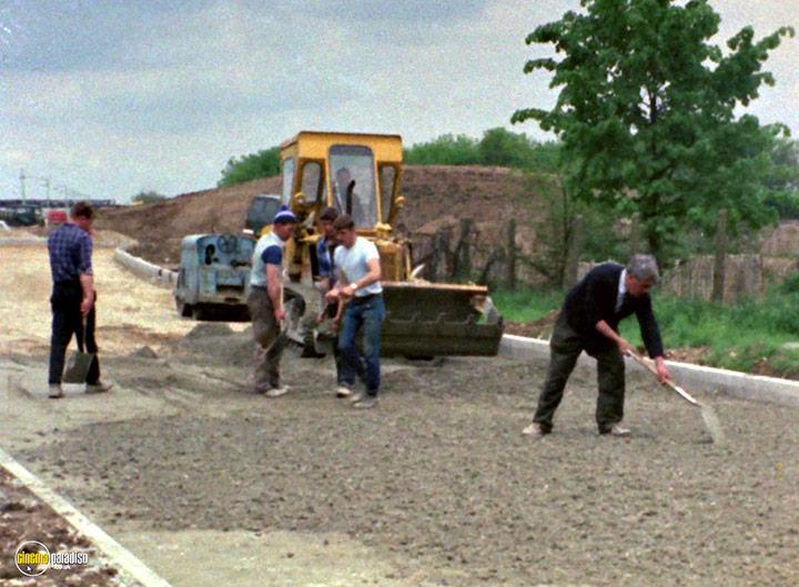 A still #6 from British Sounds / A Film Like Any Other (1970)