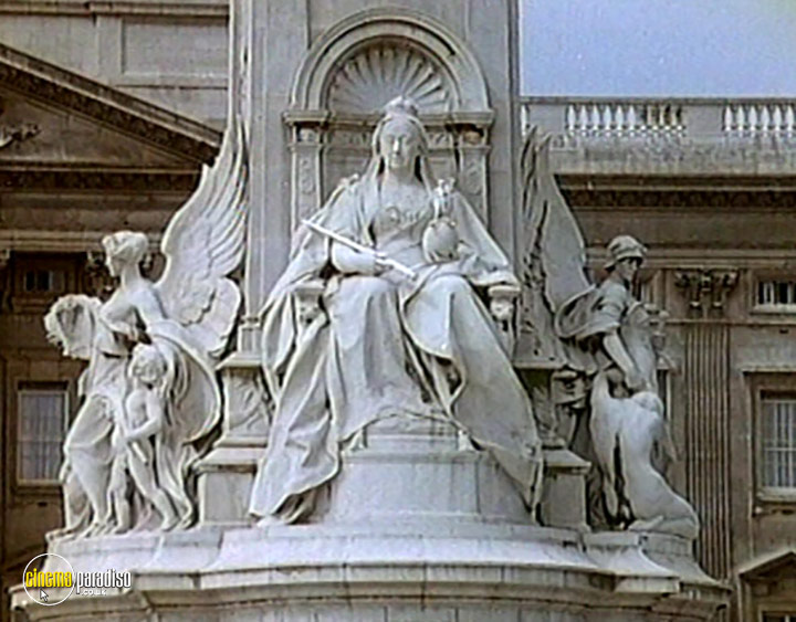 A still #29 from City Guide: London (2004)