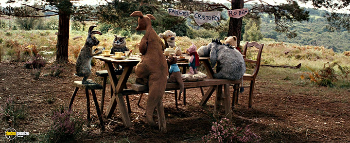 A still #30 from Christopher Robin (2018)