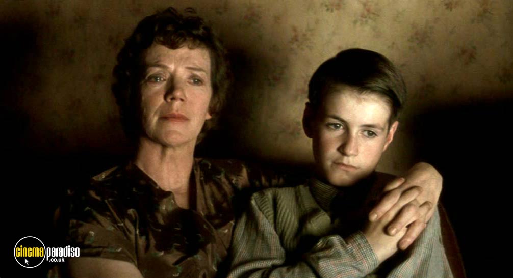 A still from Long Day Closes (1992) 