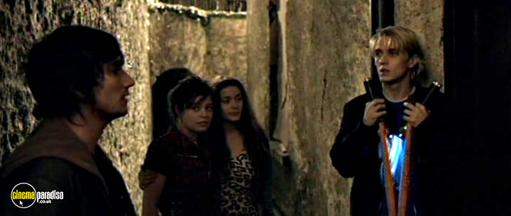 A still #7 from Spiderhole (2009)