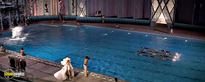 A still #14 from Funny Lady (1975)