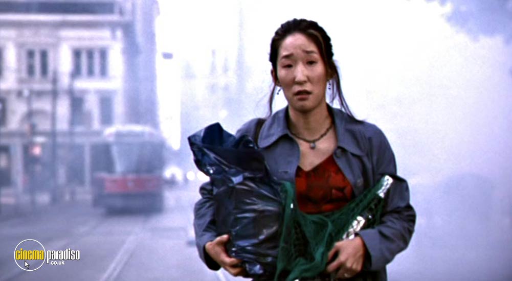 A still from Last Night (1998) 