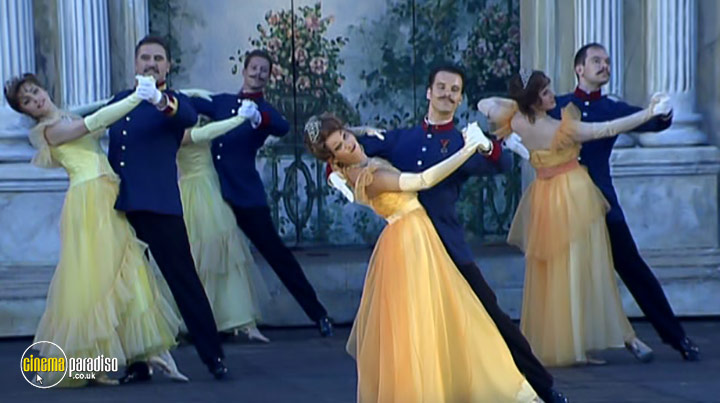 A still #19 from Franz Lehar: The Land of Smiles (2001)