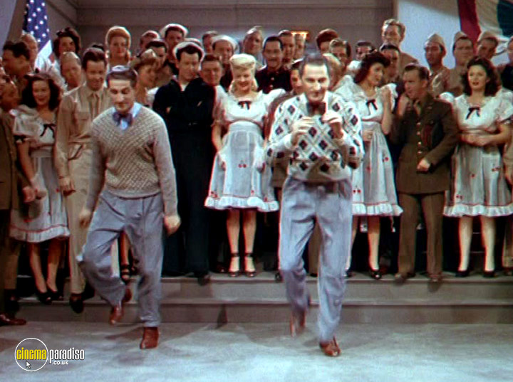 A still #17 from Pin Up Girl (1944)