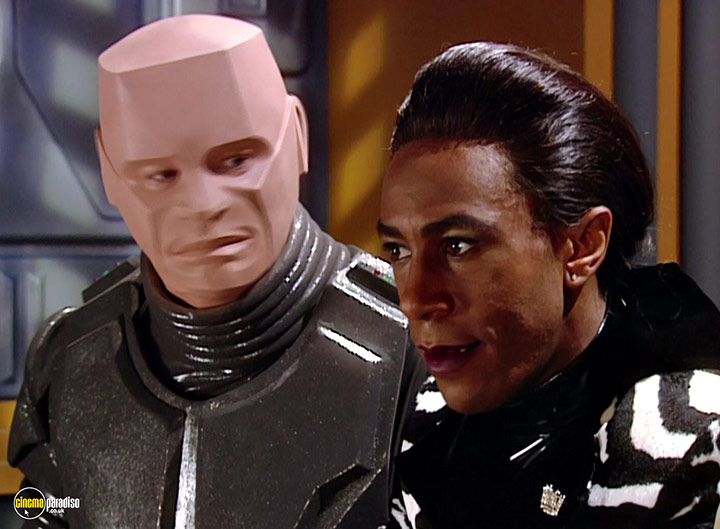A still #16 from Red Dwarf: Series 8 (1999)