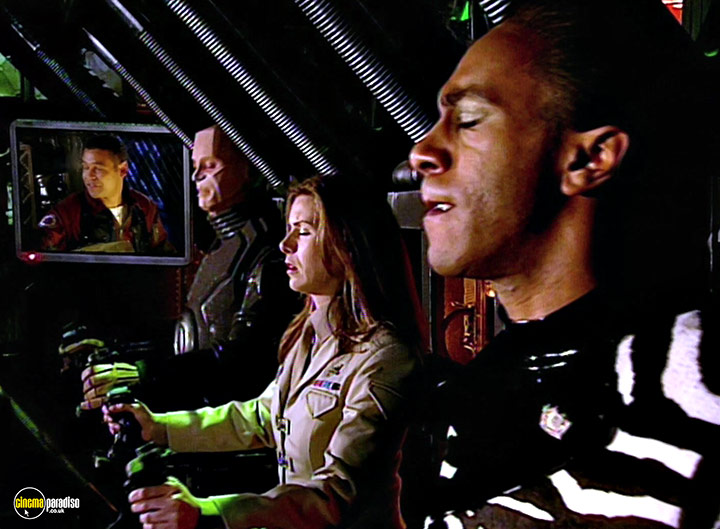 A still #21 from Red Dwarf: Series 8 (1999)