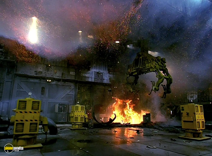 A still #26 from Red Dwarf: Series 8 (1999)
