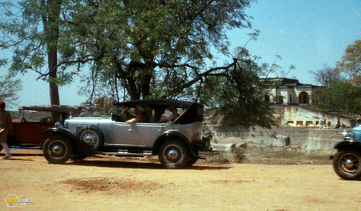 A still #35 from Heat and Dust (1983)