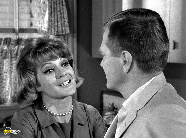 A still #21 from The Twilight Zone: Series 4 (1963)