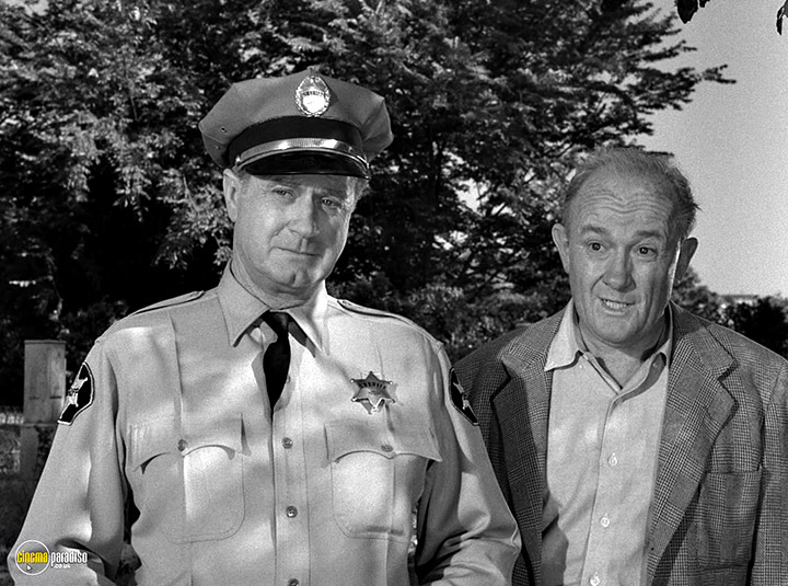A still #22 from The Twilight Zone: Series 4 (1963)