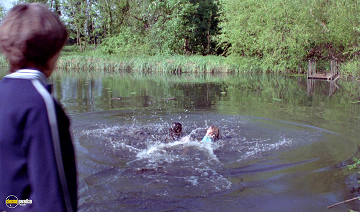 A still #16 from Prey (1977)