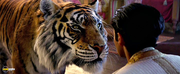 A still #68 from Aladdin (2019)