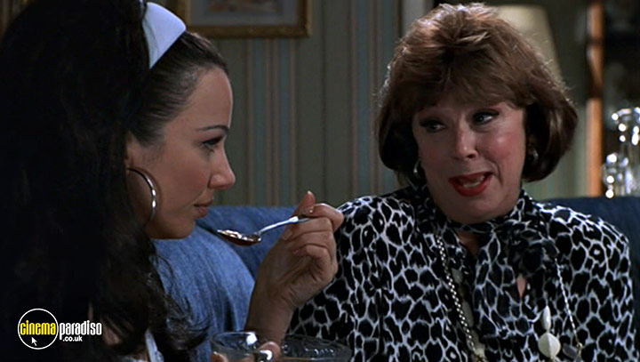 A still #26 from The Beautician and the Beast (1997)