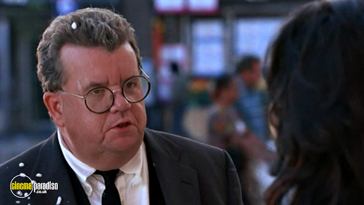 A still #24 from The Beautician and the Beast (1997)