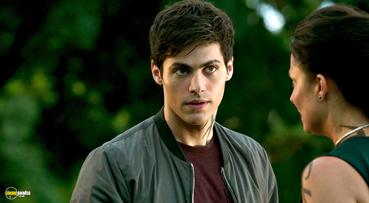 A still #33 from Shadowhunters: Series 2 (2017)