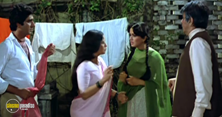 A still #21 from Mazdoor (1983)