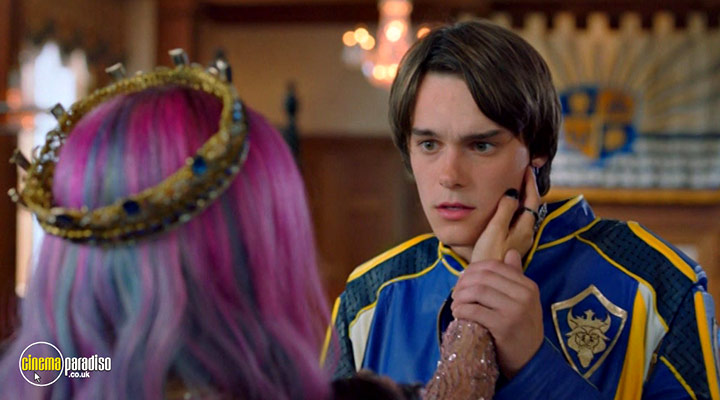 A still #19 from Descendants 3 (2019)