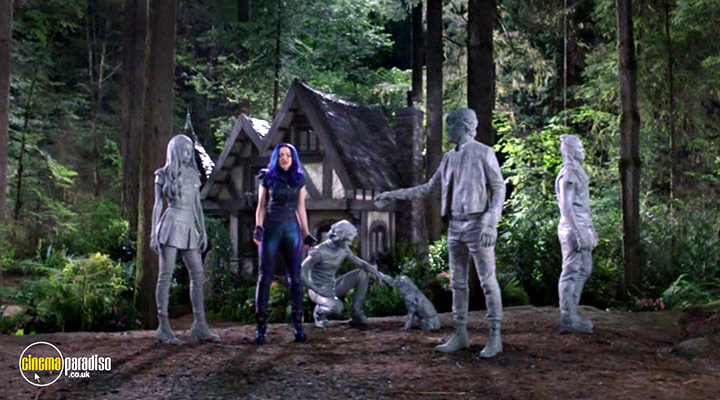 A still #7 from Descendants 3 (2019)