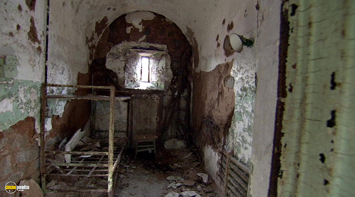 A still #8 from Dan Cruickshank's Adventures in Architecture (2008)