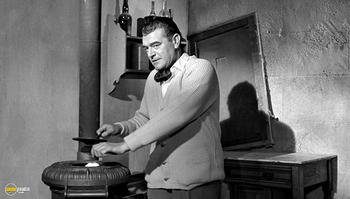 A still #11 from The League of Gentlemen (1960)