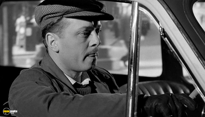 A still #12 from The League of Gentlemen (1960)