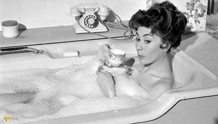 A still #13 from The League of Gentlemen (1960)