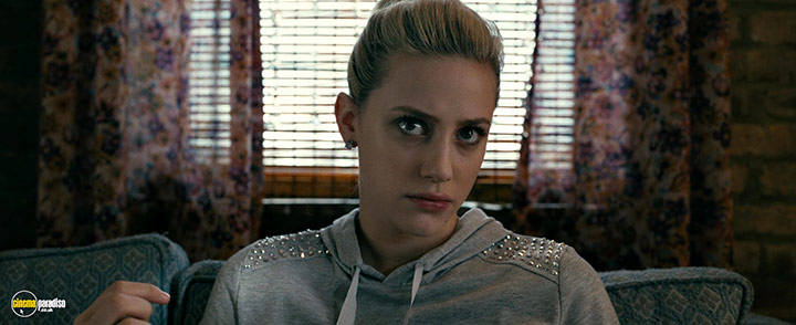 A still #25 from Hustlers (2019)