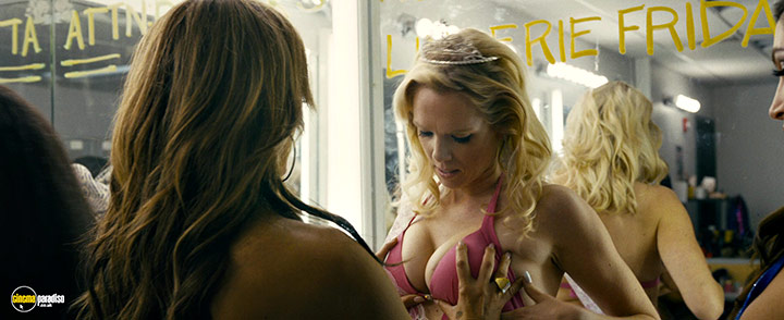A still #31 from Hustlers (2019)