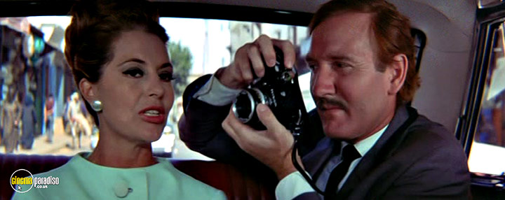 A still #44 from Maroc 7 (1967)