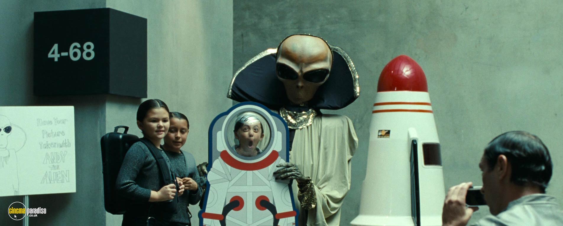 A still #92 from Ad Astra (2019)