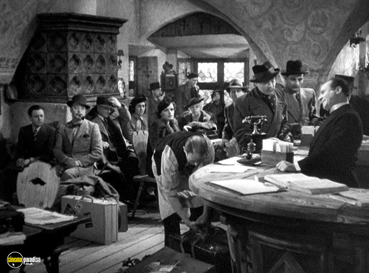 A still #54 from The Lady Vanishes (1938)