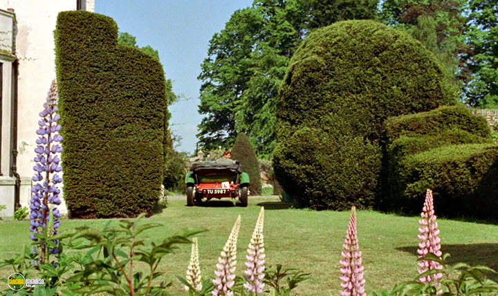 A still #125 from The Fast Lady (1962)