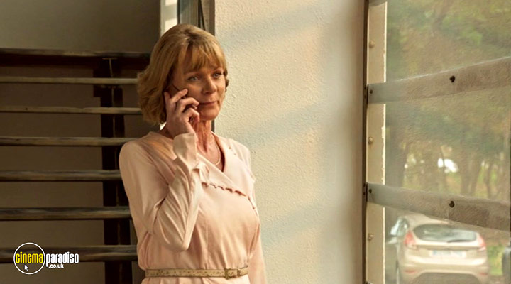 A still #26 from Death in Paradise: Series 9 (2020)