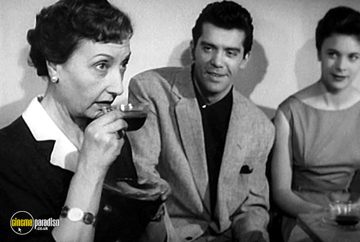 A still #21 from The Golden Disc (1958)