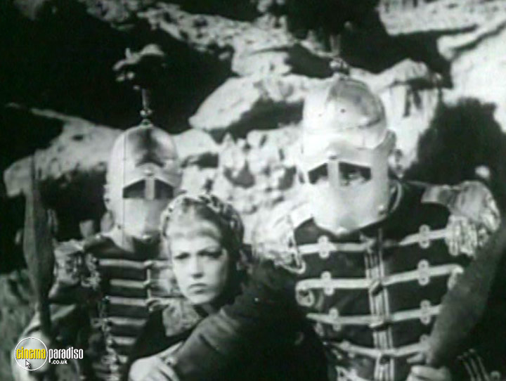 A still #21 from Flash Gordon Conquers the Universe: Vol.3 (1940)